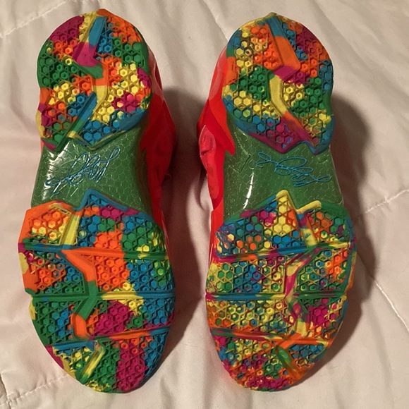 Lebron XII Fruity pebbles (GS) - Picture 3 of 7